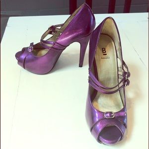 Bakers Brand metallic purple platform heels
